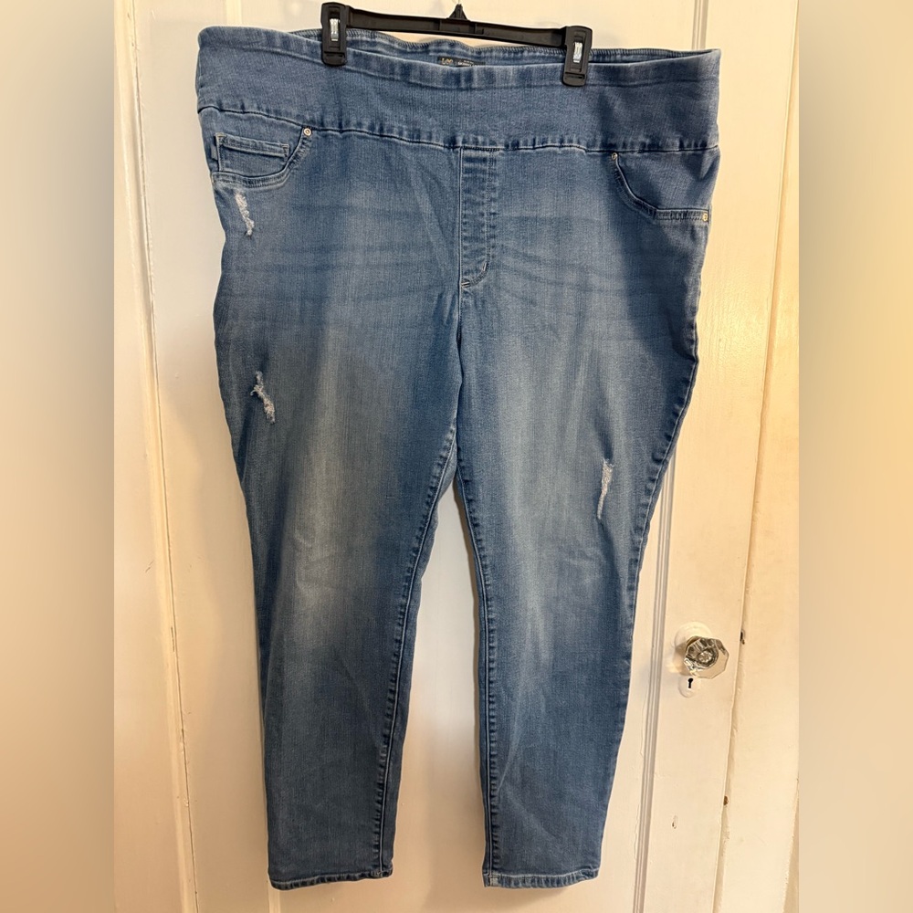 Lee sculpting, skinny fit, mid rise distressed Blue Jeans 30w